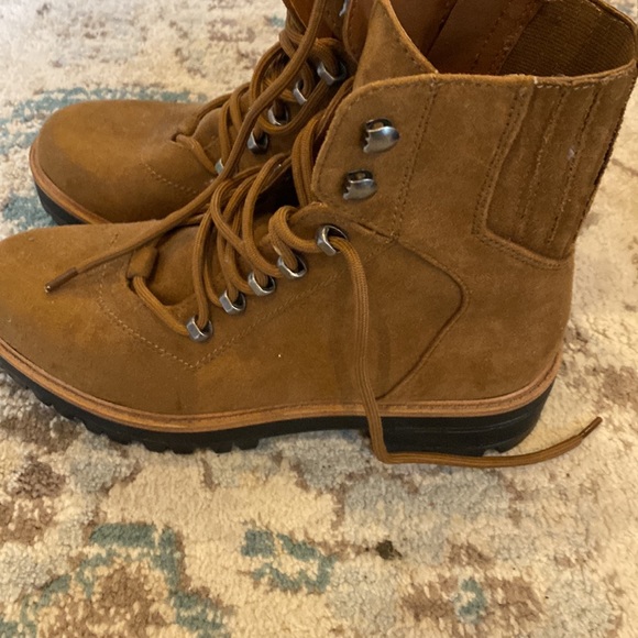 Brown boots - Picture 2 of 4